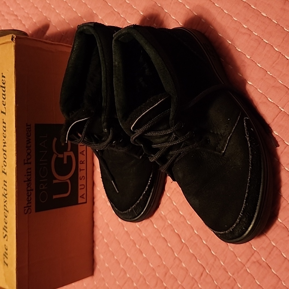 UGG Nullabor black boots lace up